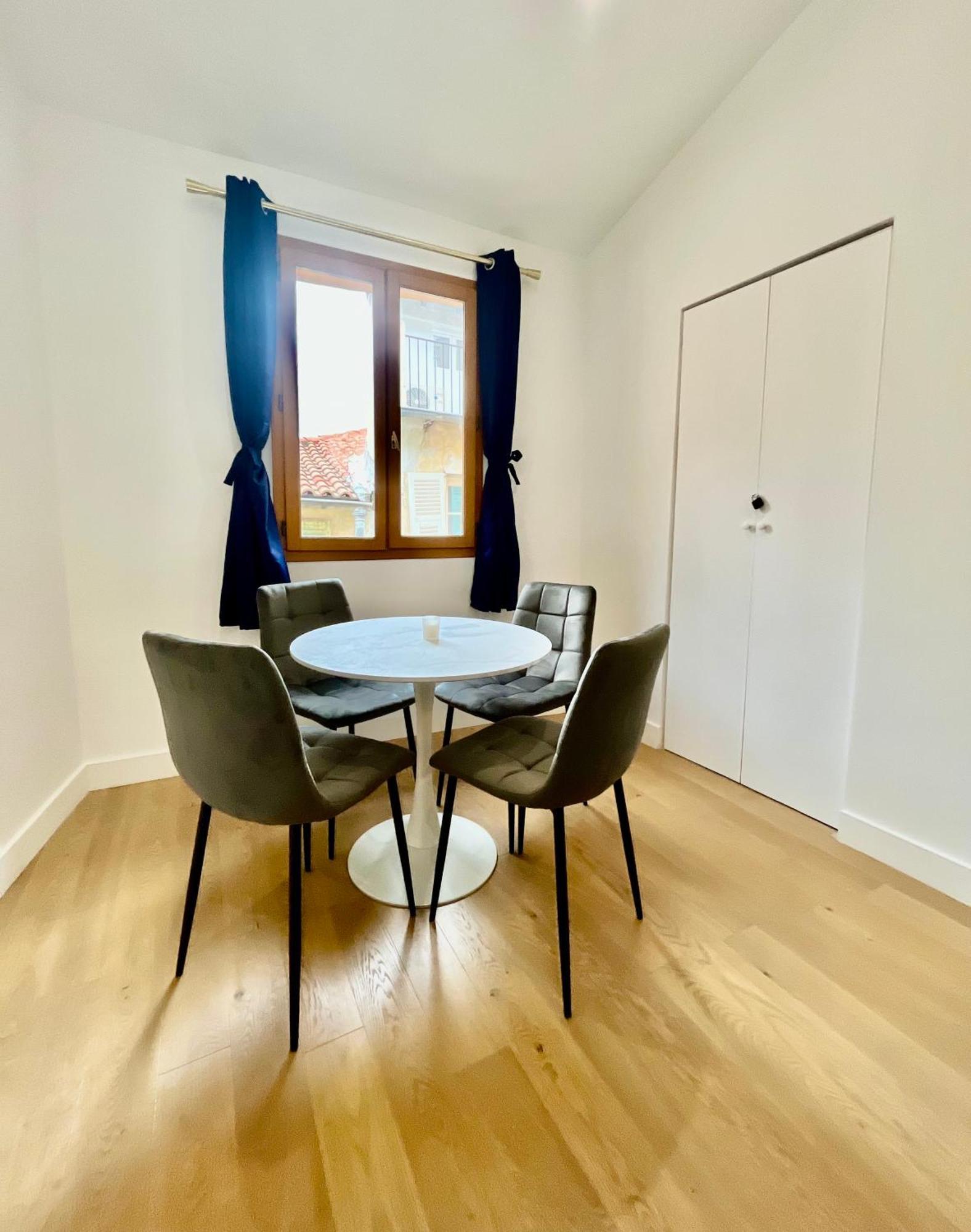 Old Town Lovely Apartment In Nice Ngoại thất bức ảnh